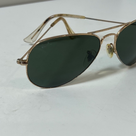 Vintage Unisex Ray-Ban Aviators Gold Frame Sunglasses with Dark Lenses - Picture 5 of 6